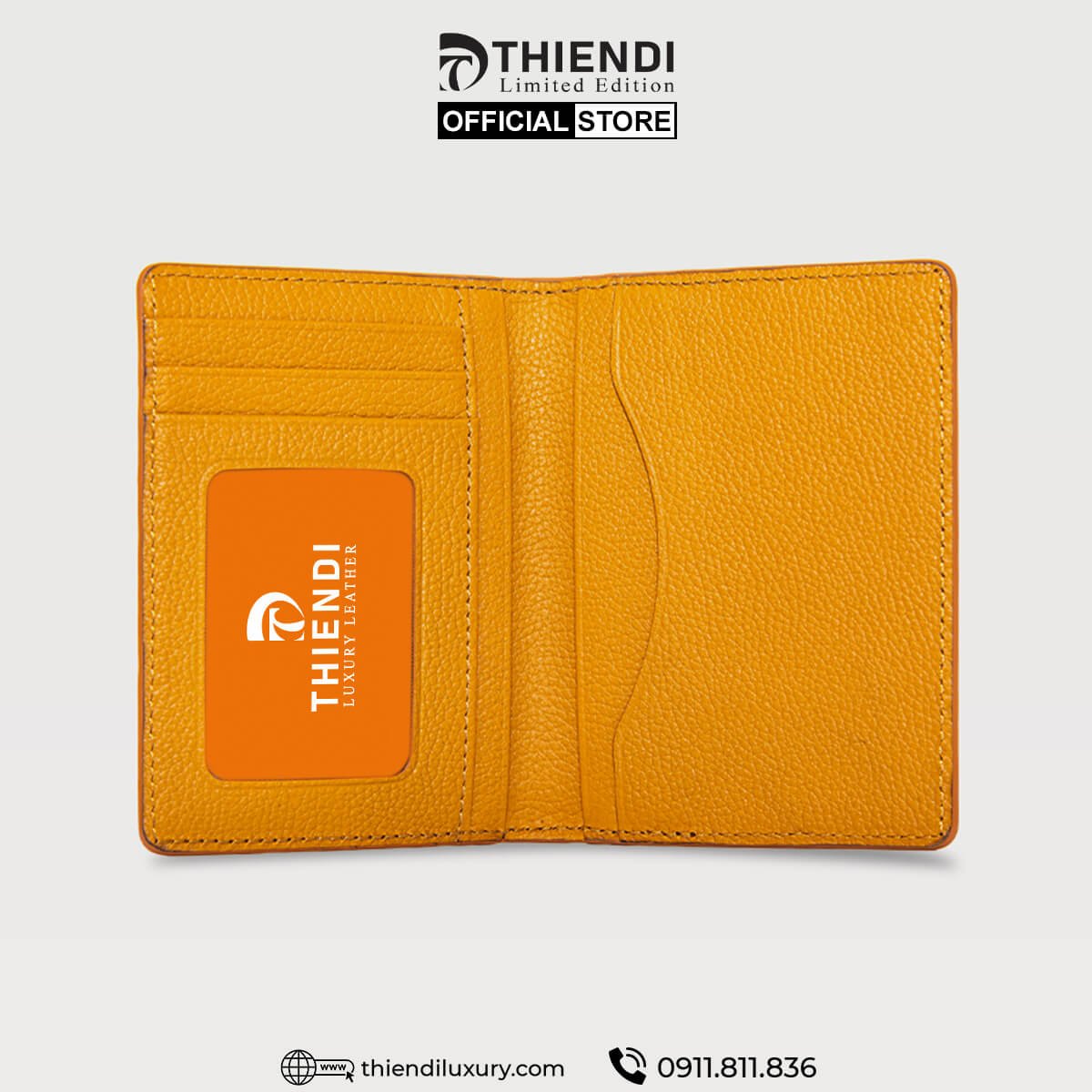 Hình ảnh thể hiện mẫu ví nam da bò chính hãng của thương hiệu Thiendi Luxury, nổi bật với tông màu vàng cam thời thượng và thiết kế dáng đứng hiện đại. Sản phẩm được chế tác từ da bò thật cao cấp, bề mặt xử lý mịn, chống trầy xước và bền màu theo thời gian. Kiểu dáng gọn gàng với các ngăn chứa được bố trí hợp lý, mang lại trải nghiệm sử dụng thuận tiện cho người dùng. Đây là một trong những mẫu ví nằm trong danh mục ví da bò tiêu biểu tại Thiendi Luxury, phù hợp với phong cách doanh nhân, lịch lãm hoặc dùng làm quà tặng cao cấp cho sếp, bạn trai, chồng hay bố.
Sản phẩm được phân phối chính hãng tại Thiendi Luxury – 27/39/7 Nguyễn Văn Săng, Tân Phú, TP.HCM. Đặt hàng hoặc tư vấn: 0911811836. Ví nam da bò chính hãng màu cam thương hiệu Thiendi Luxury, thiết kế sang trọng, chất liệu thật cao cấp.