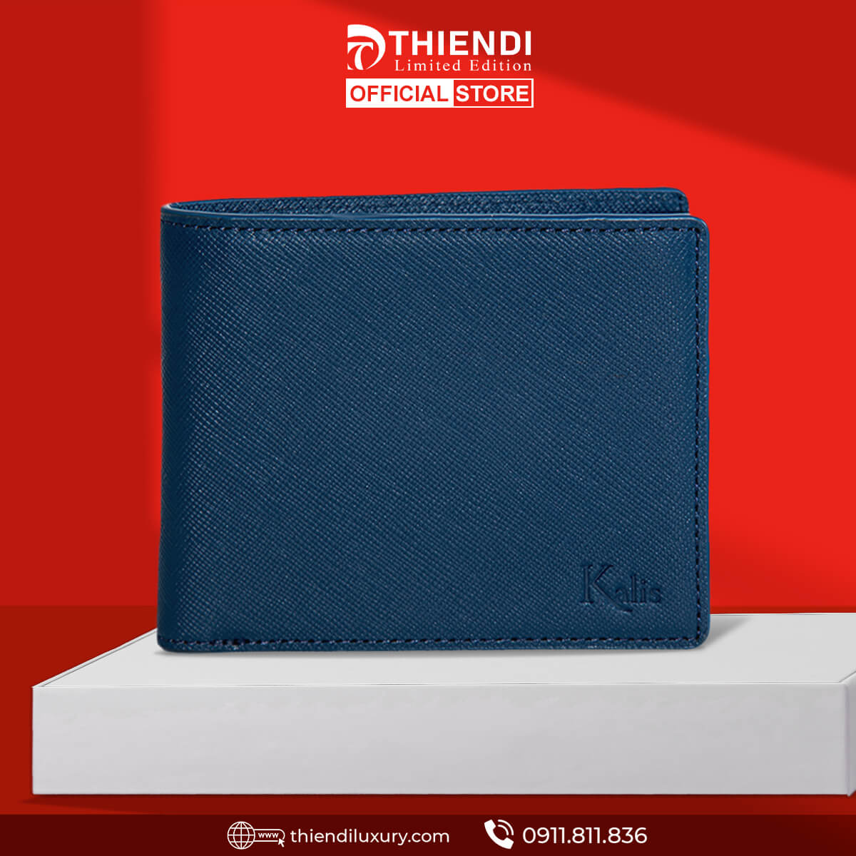 Hình ảnh thể hiện rõ mẫu ví nam ngang màu xanh navy thuộc dòng ví da bò cao cấp của Thiendi Luxury. Thiết kế dáng ngang hiện đại, đường may tỉ mỉ, chất liệu da bò nhập khẩu tạo nên vẻ sang trọng, bền bỉ. Sản phẩm không chỉ là phụ kiện thời trang nam mà còn là lựa chọn thực dụng cho những ai cần một chiếc ví nhỏ gọn, tiện lợi. Hình ảnh chụp chi tiết giúp người dùng dễ dàng đánh giá chất lượng và phong cách của sản phẩm.
Địa chỉ showroom: 27/39/7 Nguyễn Văn Săng, Tân Phú, TP.HCM.
Hotline: 0911811836 – Thiendi Luxury
Ví nam ngang màu xanh navy cao cấp thương hiệu Thiendi Luxury, thiết kế tinh tế.